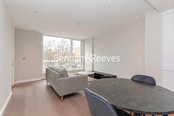 3 Bedroom Apartment To Rent In Gasholder Place, London, SE11