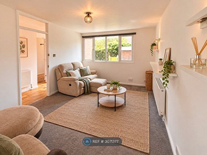 1 Bedroom Flat To Rent In Greatham Walk, London, SW15