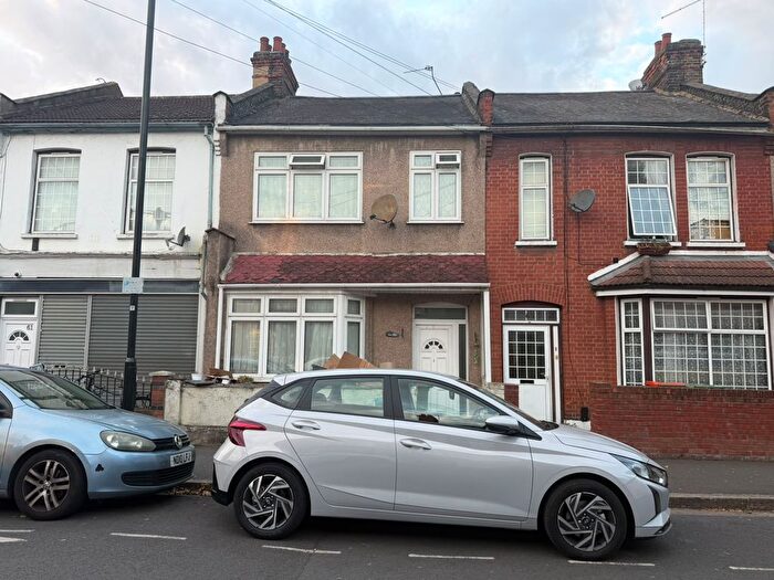 3 Bedroom Terraced House To Rent In Leigh Road, London, E6
