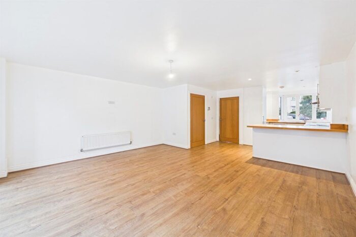 3 Bedroom End Of Terrace House To Rent In Rosedene Avenue, Streatham, SW16