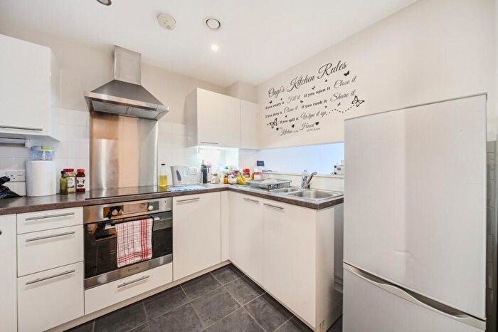 1 Bedroom Flat To Rent In Brookmill Road London, SE8