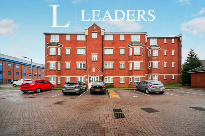 2 Bedroom Flat To Rent In Watling Gardens, Dunstable, Bedfordshire, LU6