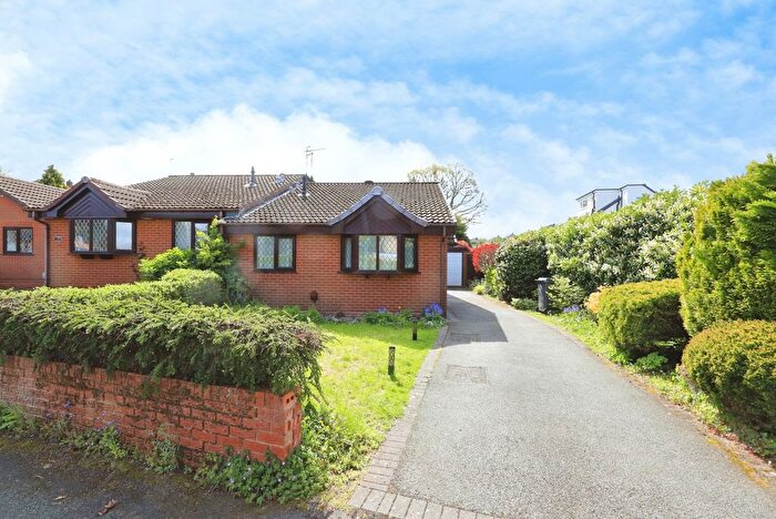 2 Bedroom Bungalow For Sale In Glendale Close, Wolverhampton, West Midlands, WV3