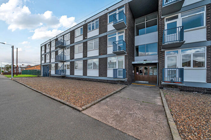 2 Bedroom Flat For Sale In Capstan Road, Hull, HU6