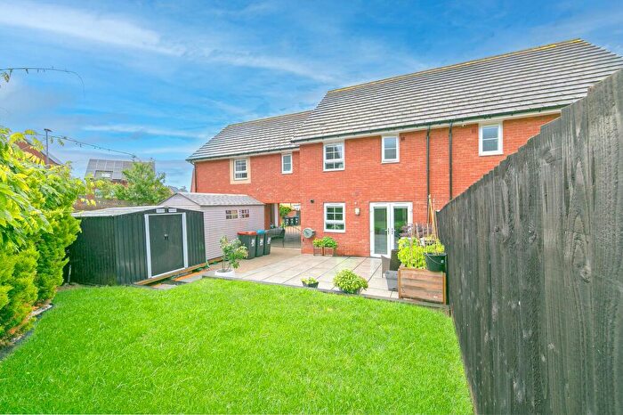 3 Bedroom Terraced House For Sale In Martina Close, Fairfields, MK11