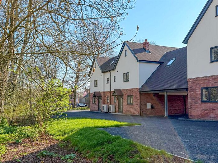 4 Bedroom Semi-Detached House For Sale In Kingsbridge Way, Kentford, CB8