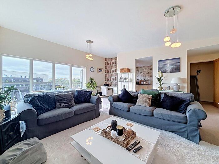 3 Bedroom Flat To Rent In Alexandria, Victoria Wharf, Watkiss Way, Cardiff Bay, CF11
