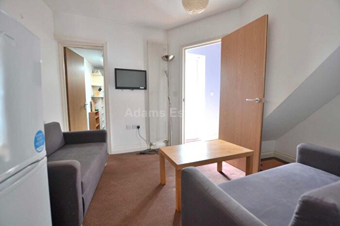 2 Bedroom Flat To Rent In Wokingham Road, Reading, RG6