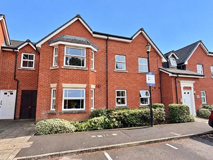 2 Bedroom Flat For Sale In Spire View, Salisbury, SP2