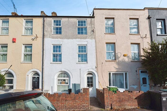 4 Bedroom Terraced House For Sale In Wellington Street, Gravesend, Kent, DA12