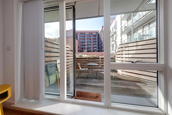 1 Bedroom Flat For Sale In Caspian Wharf, Yeo Street, E3
