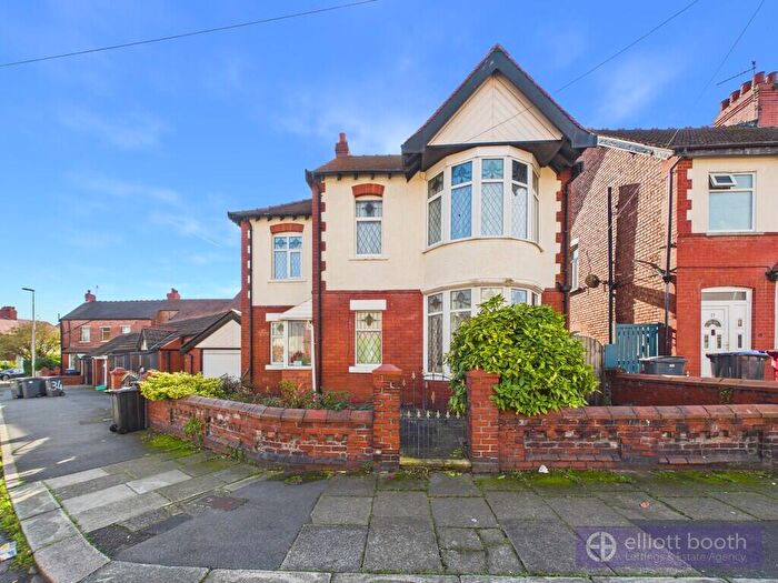 3 Bedroom Detached House For Sale In Breck Road, Blackpool, FY3