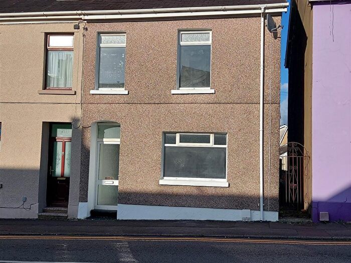 3 Bedroom Property To Rent In St. Teilo Street, Pontarddulais, Swansea, SA4