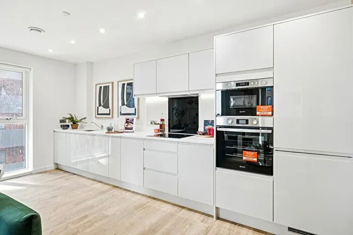 3 Bedroom Flat To Rent In Teal Road, Ilford, IG3