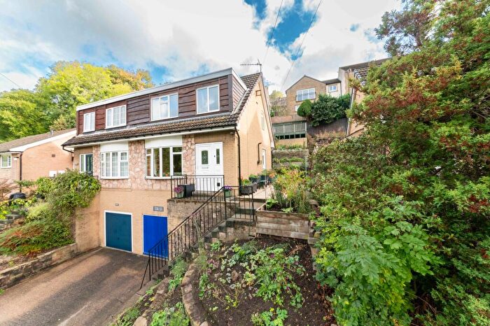 3 Bedroom Semi-Detached House For Sale In Dunford Road, Holmfirth, HD9