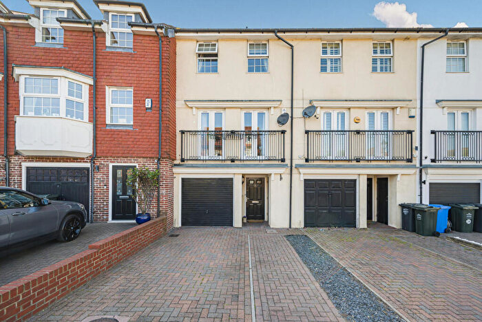 4 Bedroom Terraced House For Sale In Williams Way, Bexley Park, DA2
