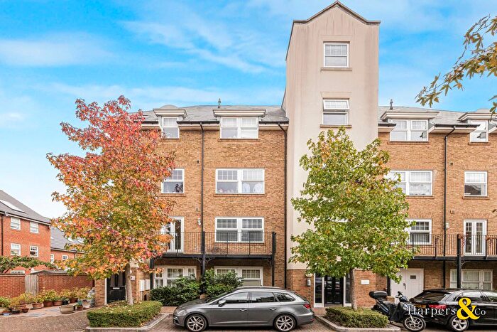 2 Bedroom Property To Rent In Wells View Drive, Bromley, BR2
