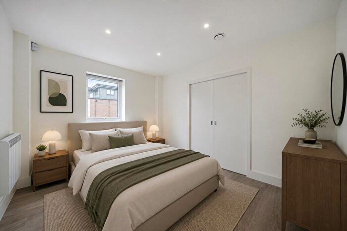 Flat To Rent In Croydon Road Beckenham, BR3