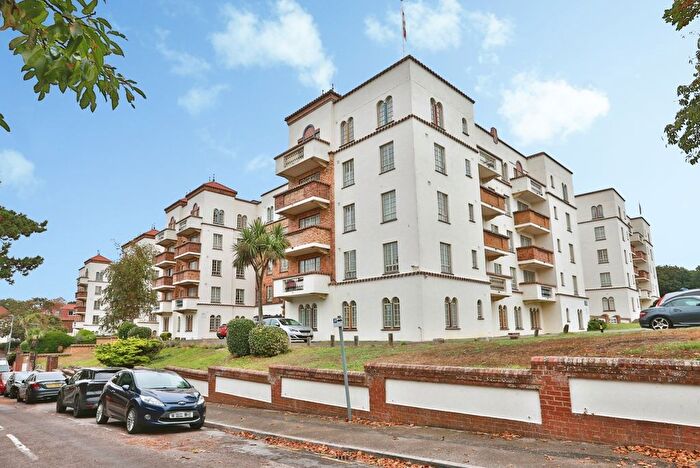 2 Bedroom Flat For Sale In Sea Road, Boscombe, Bournemouth, Dorset, BH5