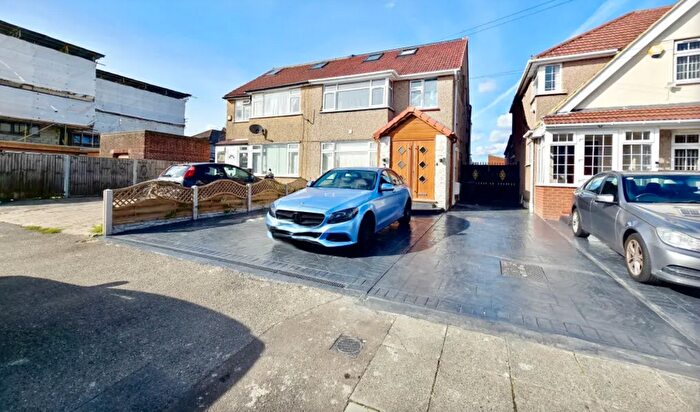 6 Bedroom Property For Sale In Wentworth Crescent, Hayes, UB3