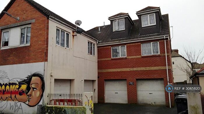 2 Bedroom Flat To Rent In Roumelia Lane, Bournemouth, BH5