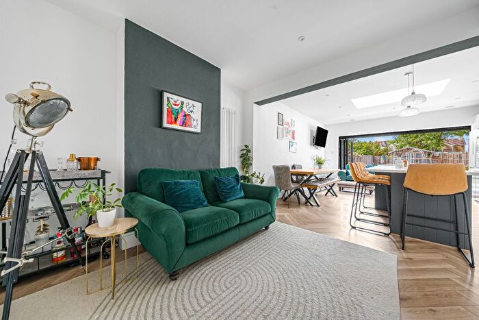 3 Bedroom Semi-Detached House For Sale In Squires Road, Shepperton, TW17