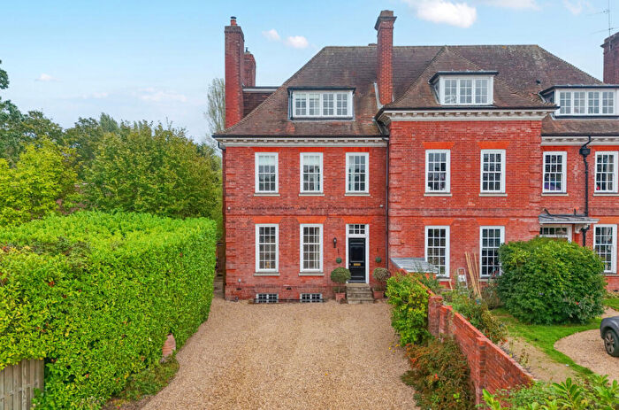 5 Bedroom Semi-Detached House For Sale In Sandford Lane, Woodley, Reading, RG5