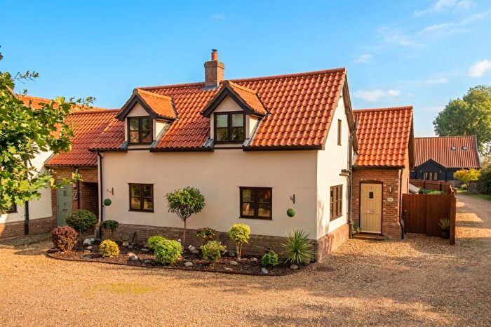 3 Bedroom Link Detached House For Sale In Ashes Farm Lane, North Lopham, Diss, IP22