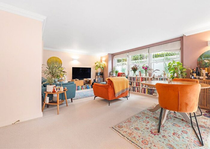 2 Bedroom Flat For Sale In Stockwell Park Road, SW9