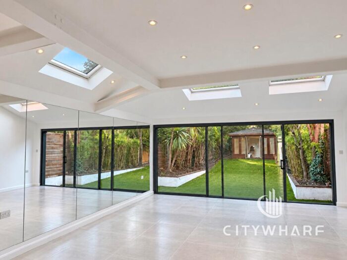 5 Bedroom Semi-Detached House To Rent In New Road, London, SE2