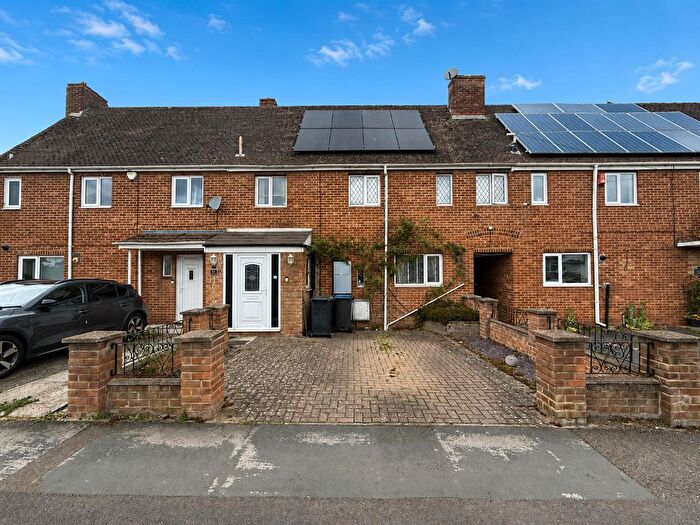 4 Bedroom Terraced House For Sale In Seymour Road, Trowbridge, BA14