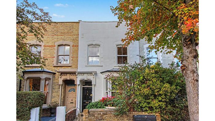1 Bedroom Flat For Sale In Flat B, Sydner Road, Stoke Newington, London, N16
