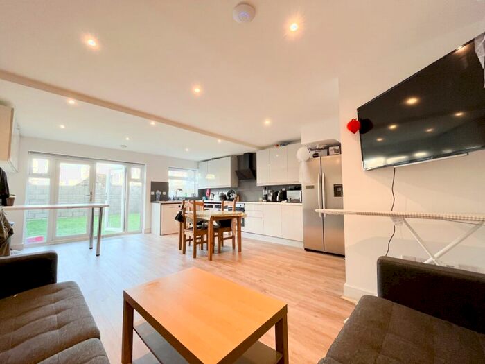 6 Bedroom Terraced House To Rent In Thesiger Street, Cathays, CF24