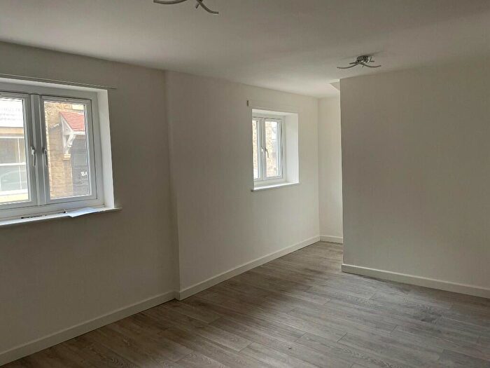 1 Bedroom Flat To Rent In Main Street, NG20