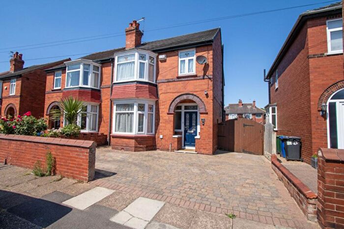 3 Bedroom Semi-Detached House For Sale In Welbeck Road, Bennetthorpe, Doncaster, DN4