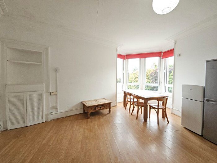3 Bedroom Flat To Rent In Dens Road, Dundee, DD3