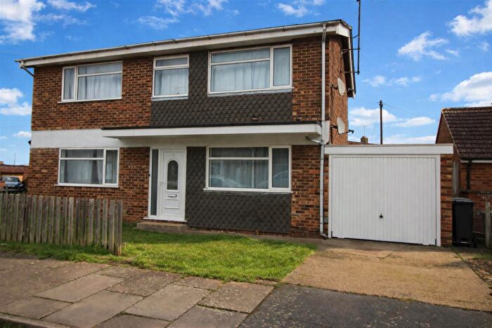 2 Bedroom Flat To Rent In Hillary Road, Rushden, NN10