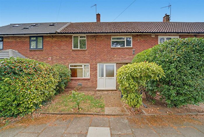 3 Bedroom Terraced House For Sale In North Hyde Lane, Southall, UB2