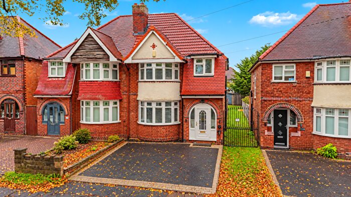 3 Bedroom Semi-Detached House For Sale In School Road, Hall Green, Birmingham, B28