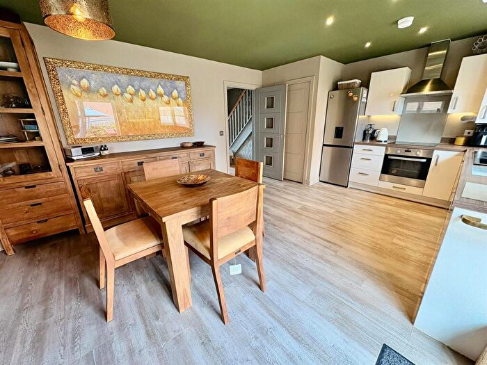 4 Bedroom Detached House For Sale In Parlour Way, Drayton, Portsmouth, PO6