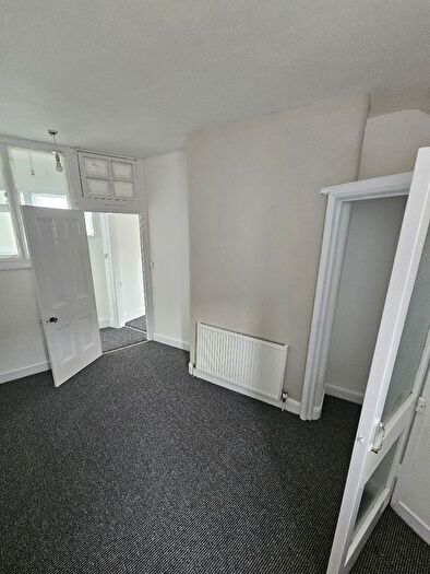 1 Bedroom Flat To Rent In Cromwell Parade, Scarborough, YO11