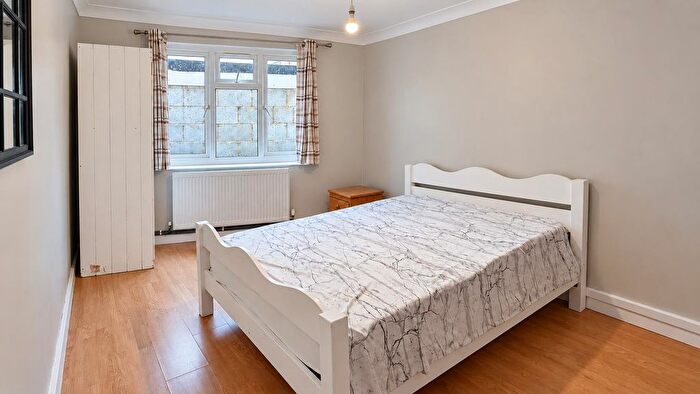 Studio To Rent In Beavers Lane, Hounslow, TW4
