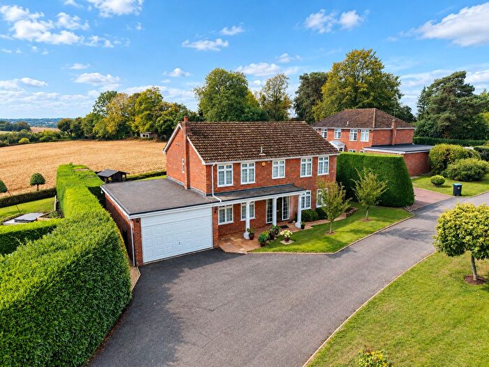 5 Bedroom Detached House For Sale In Hunters Park, Berkhamsted, HP4