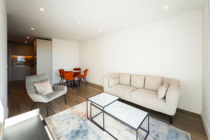 2 Bedroom Flat To Rent In High Definition, M50