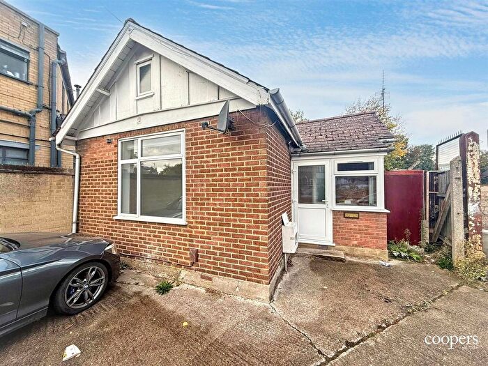 2 Bedroom Detached Bungalow To Rent In St. Stephens Road, Yiewsley, West Drayton, UB7