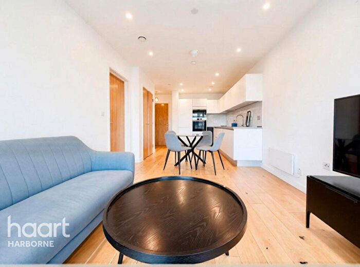 1 Bedroom Flat To Rent In The Axium, City Centre, B1