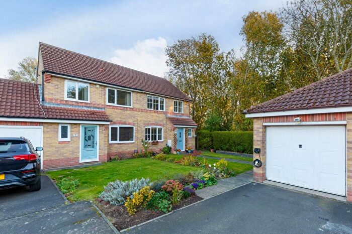 3 Bedroom Semi-Detached House For Sale In The Croft, Killingworth, NE12