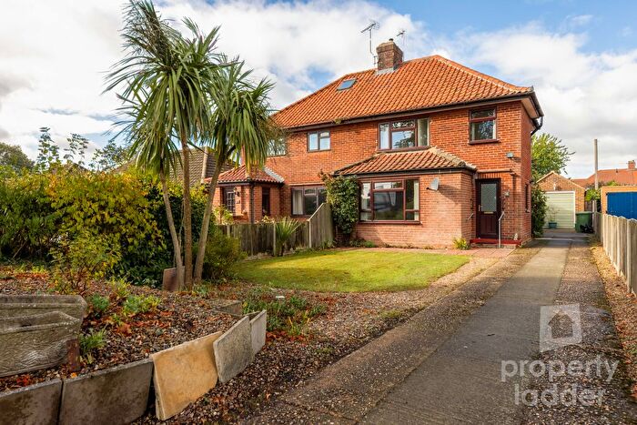 3 Bedroom Semi-Detached House For Sale In North Walsham Road, Coltishall, Norwich, NR12