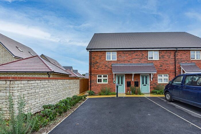 2 Bedroom End Of Terrace House For Sale In Cranbrook Close, Patterdown, Chippenham, SN15