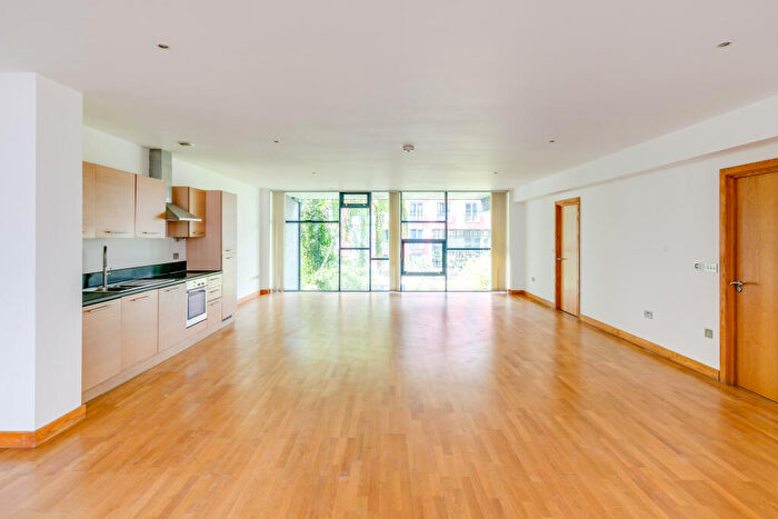 2 Bedroom Flat To Rent In Newham, London, E3